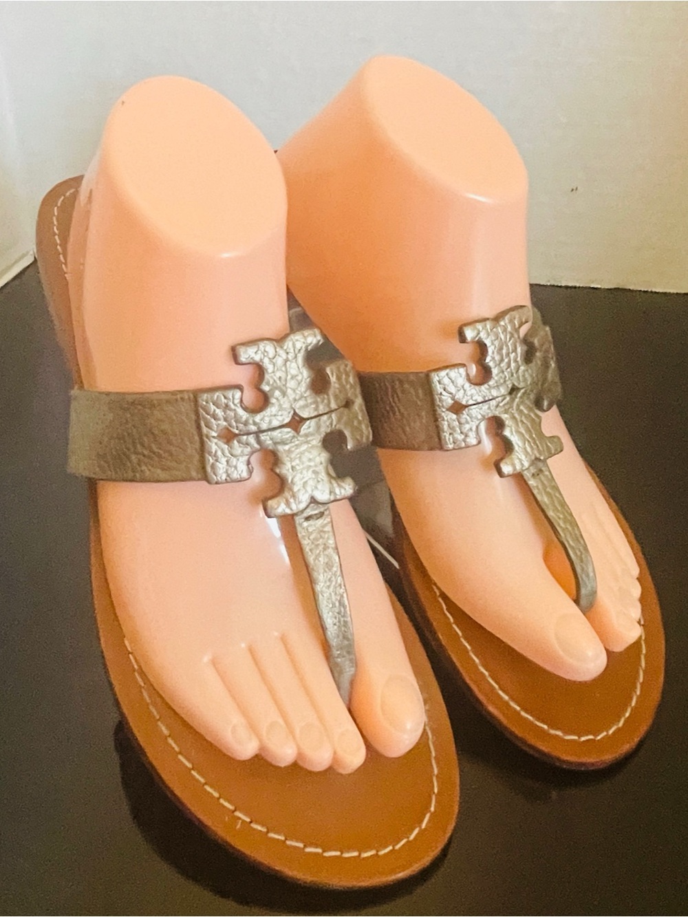 Tory Burch Moore Womens Metallic Silver  Logo T-wStrap Sandals Size 9.5